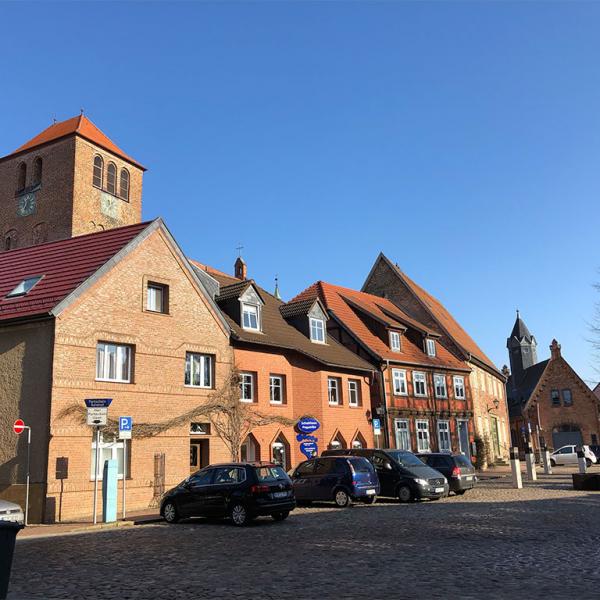 Alter Markt in Waren mit Marienkirche